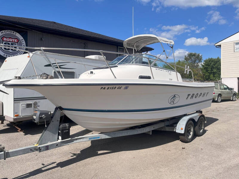 1999 Bayliner Trophy 2052