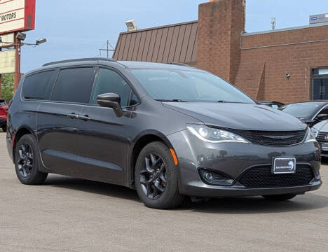 2020 Chrysler Pacifica Limited Red S