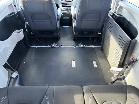 2022 Chrysler Voyager LX