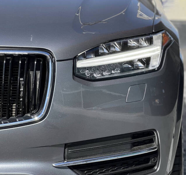 2016 Volvo XC90 Momentum photo 4