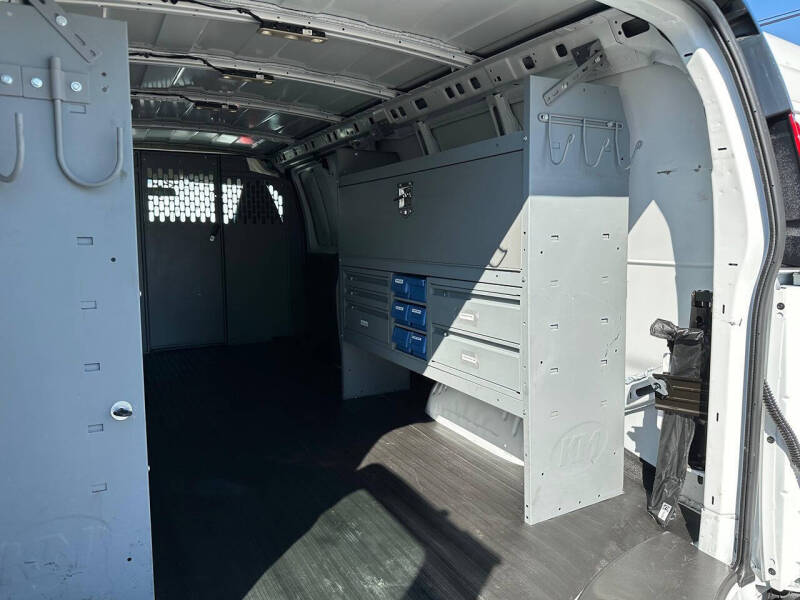 2022 Chevrolet Express 2500