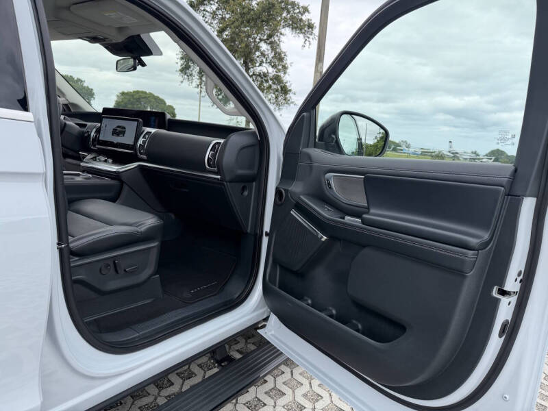 2025 Ford Expedition Platinum