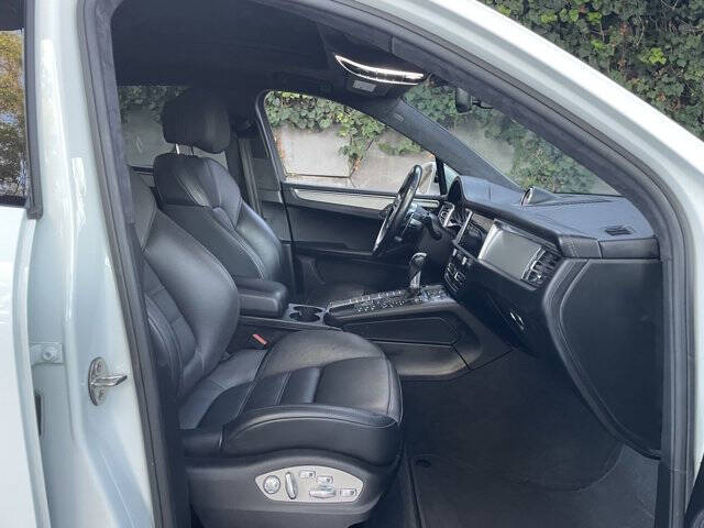 2020 Porsche Macan Turbo