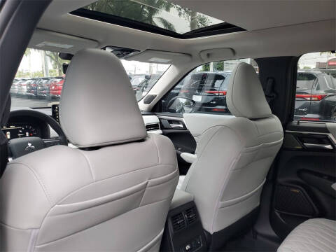 2025 Mitsubishi Outlander SEL Platinum Edition