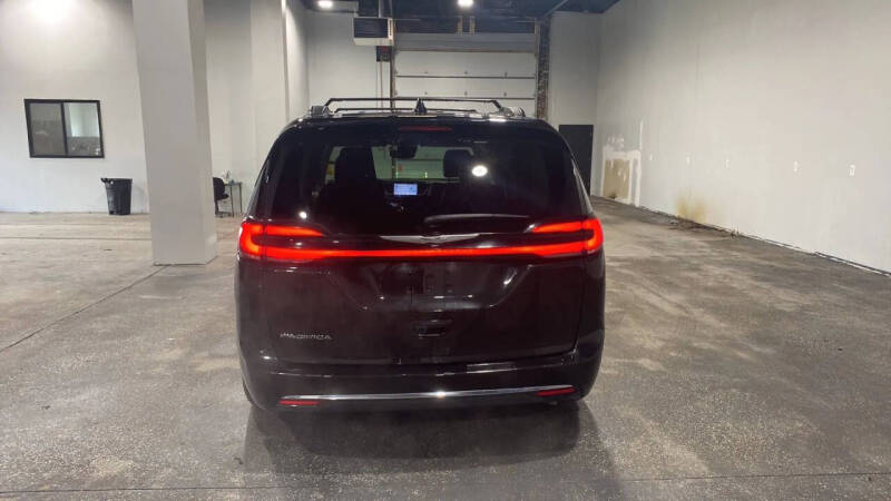 2022 Chrysler Pacifica Touring L