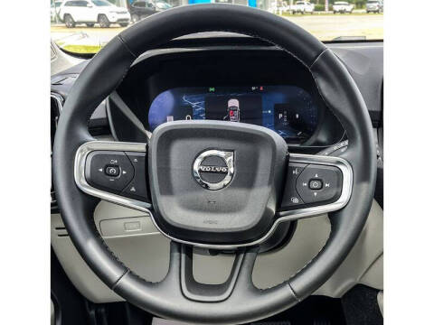 2025 Volvo XC40 B5 Plus Bright Theme