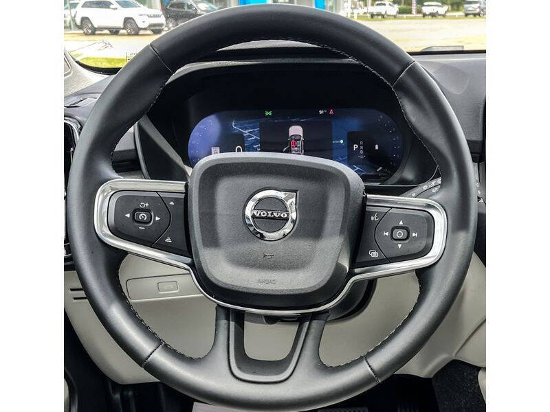 2025 Volvo XC40 B5 Plus Bright Theme