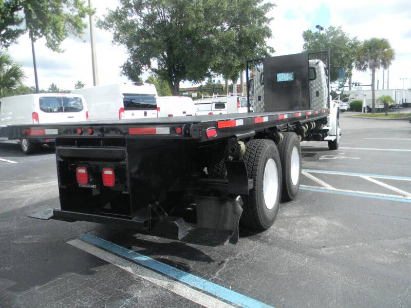 2017 Freightliner M2 106