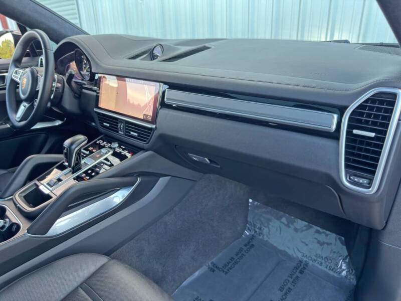 2021 Porsche Cayenne Turbo S E-Hybrid Coupe