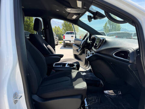 2024 Chrysler Pacifica Touring