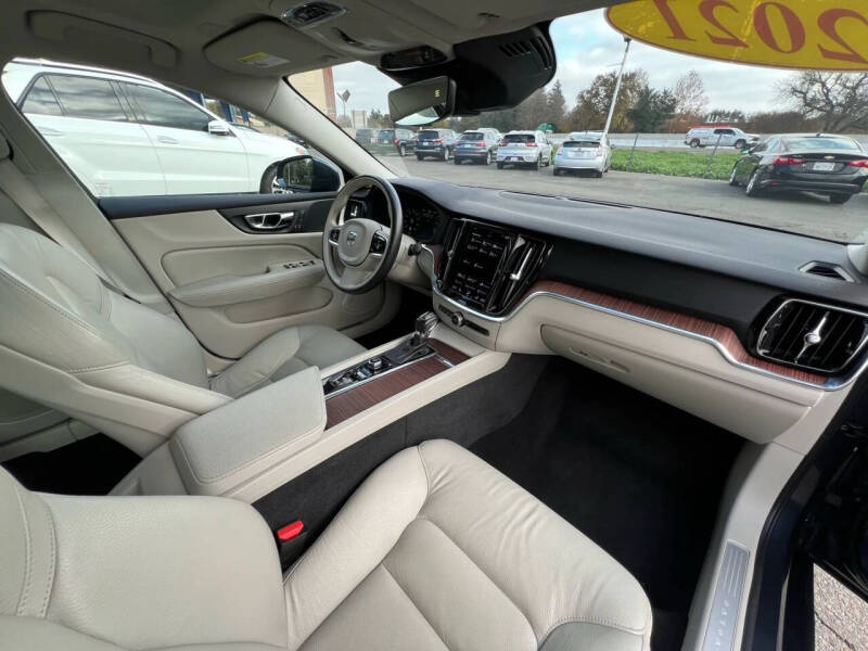 2021 Volvo S60 T5 Momentum