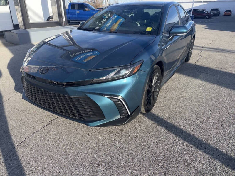 2025 Toyota Camry SE's photo