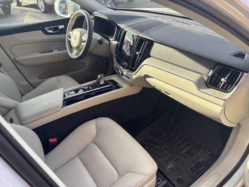 2023 Volvo XC60 B5 Plus Bright Theme