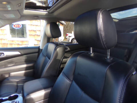 2017 Nissan Pathfinder SL