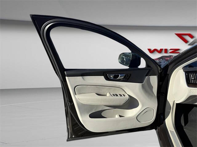 2021 Volvo XC60 T5 Momentum