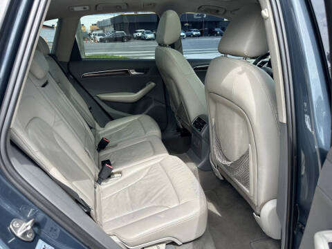 2011 Audi Q5 2.0T quattro Premium Plus