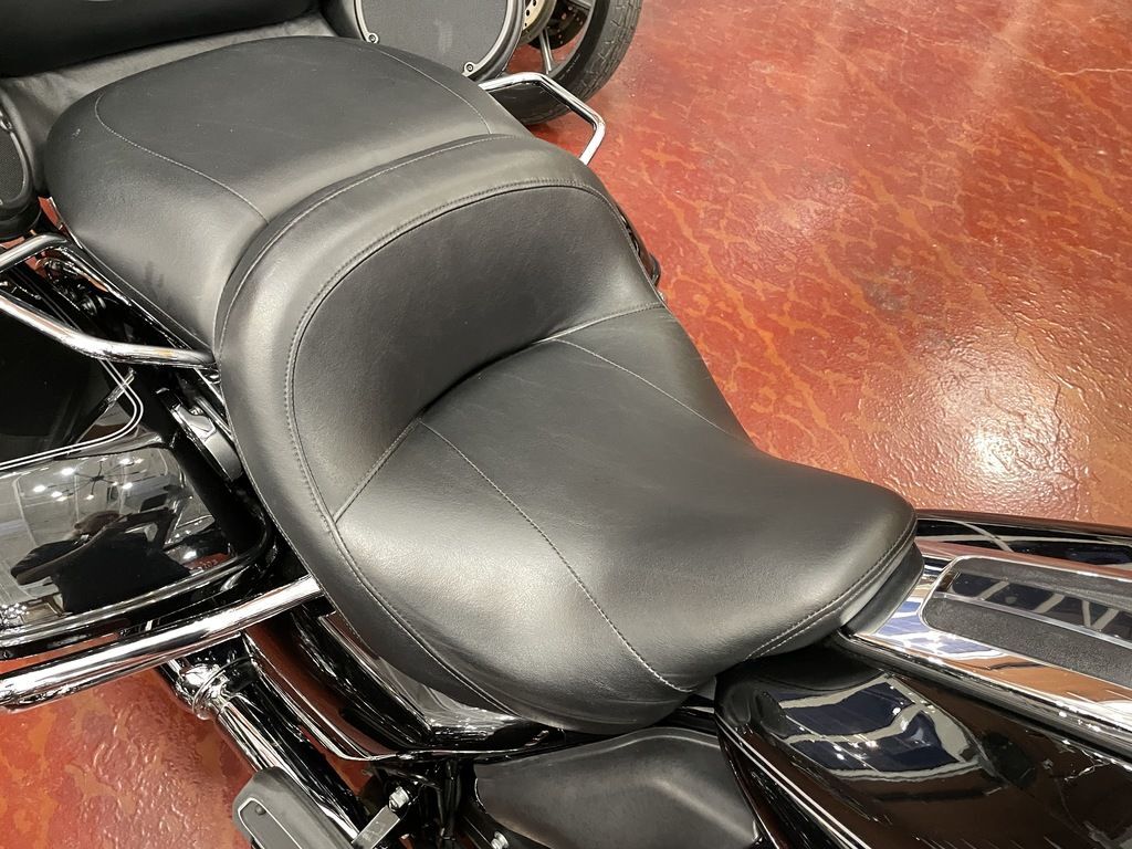 2015 Harley-Davidson® FLHTCU - Electra Glide® U 7