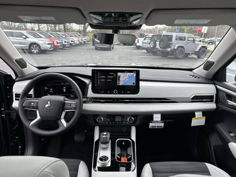 2025 Mitsubishi Outlander SE