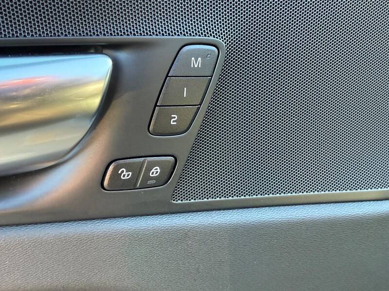 2025 Volvo XC60 B5 Plus Dark Theme