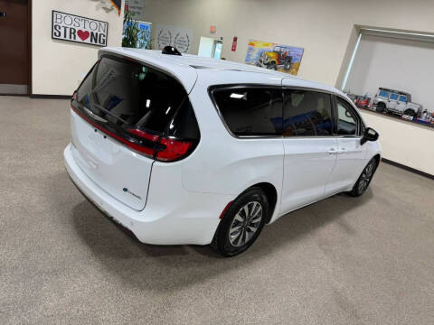 2023 Chrysler Pacifica Plug-In Hybrid Touring L
