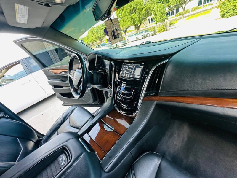 2018 Cadillac Escalade Standard