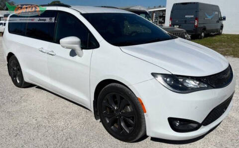 2019 Chrysler Pacifica for sale at GATOR'S IMPORT SUPERSTORE in Melbourne FL