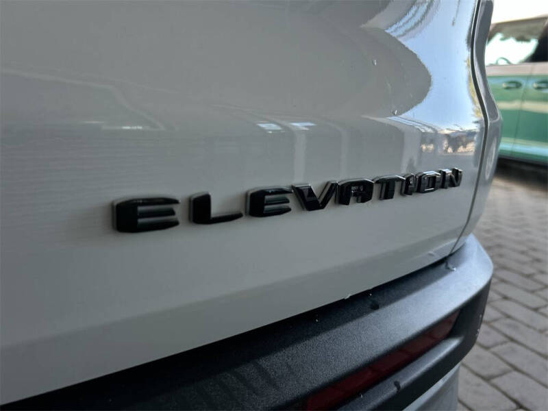 2025 GMC Acadia Elevation