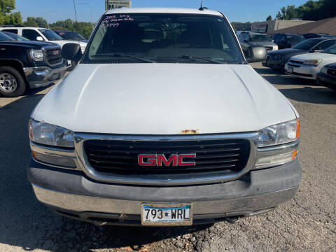 2005 GMC Yukon for sale at Gilly's Auto Sales in Rochester MN