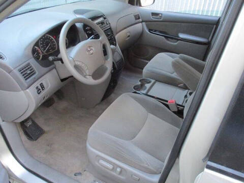 2005 Toyota Sienna LE 7 Passenger