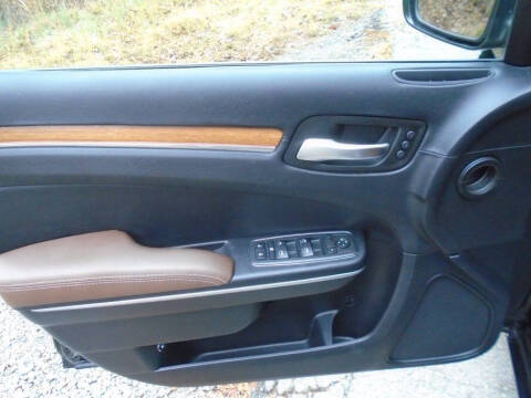 2013 Chrysler 300 C John Varvatos Luxury Edition