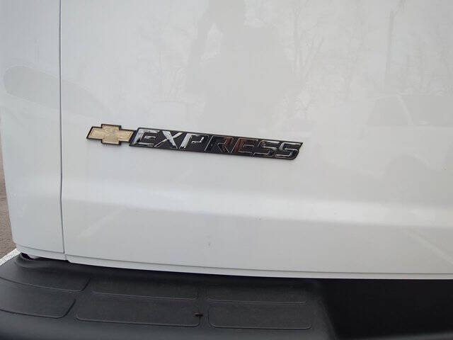 2025 Chevrolet Express 2500