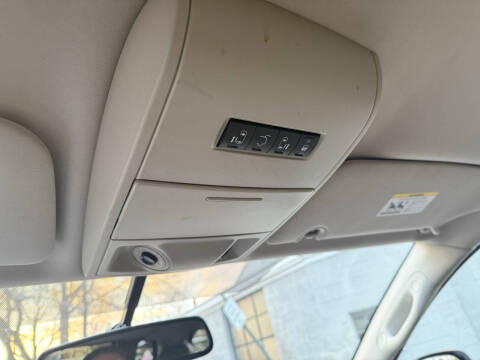 2012 Volkswagen Routan SE