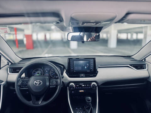 2020 Toyota RAV4 Hybrid XLE