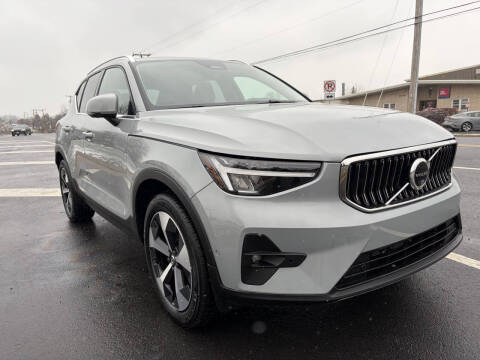 2025 Volvo XC40 B5 Plus Bright Theme