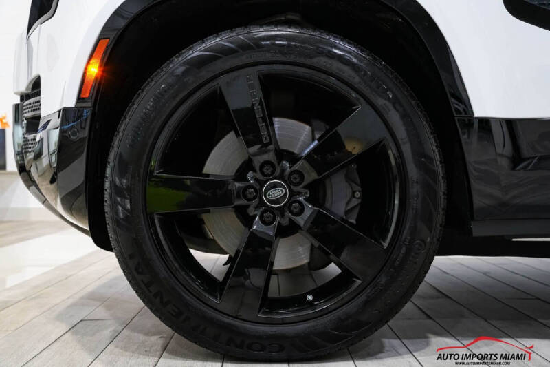 2023 Land Rover Defender 130 X-Dynamic SE