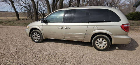 2005 Chrysler Town and Country for sale at B&M Auto Sales and Service LLP in Marion SD