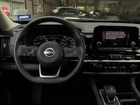 2025 Nissan Pathfinder SV