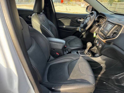 2016 Jeep Cherokee Sport