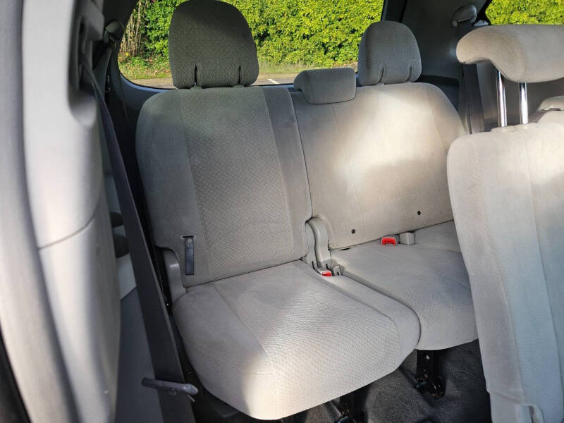 2011 Toyota Sienna LE 7-Passenger Auto Access Seat