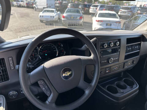 2025 Chevrolet Express LT 3500