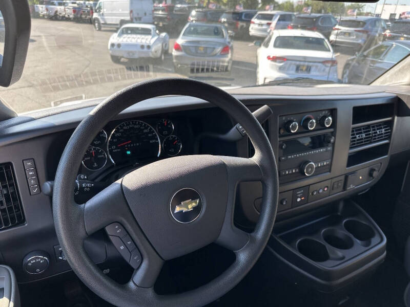 2025 Chevrolet Express LT 3500