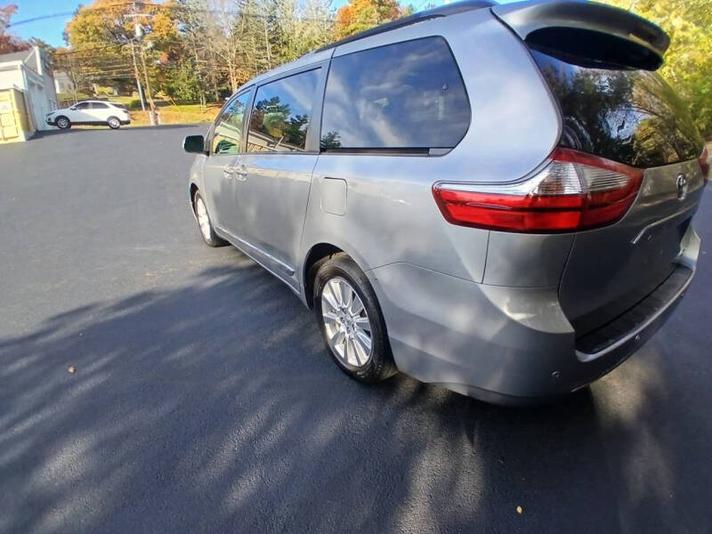 2017 Toyota Sienna XLE 7-Passenger