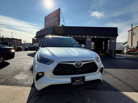 2022 Toyota Highlander LE