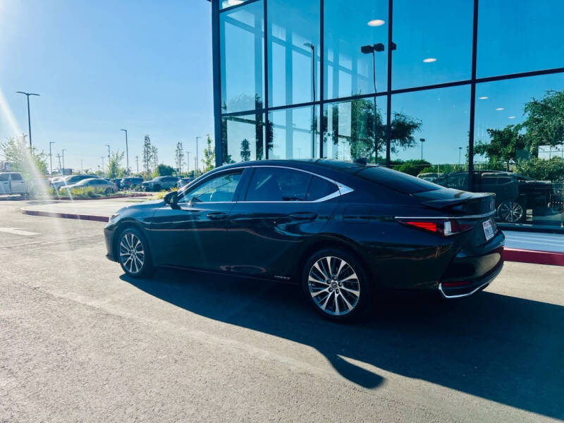 2021 Lexus ES 300h