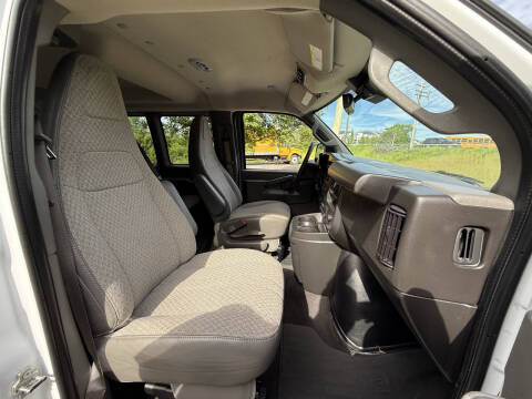 2025 Chevrolet Express LT 3500