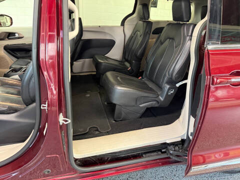 2017 Chrysler Pacifica Touring-L