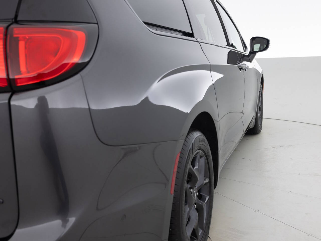 Used Car 2020 Chrysler Pacifica  Limited 4dr Mini Van For Sale Under $20,000 In Coal City, Illinois