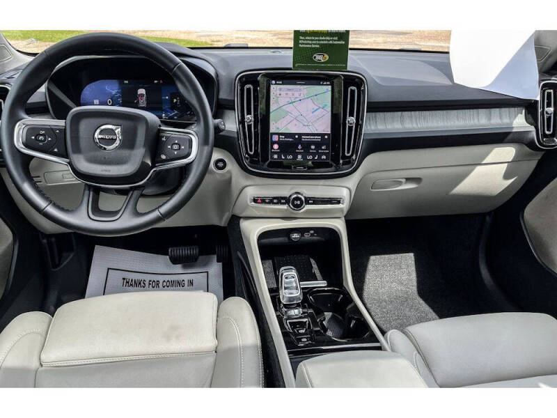 2025 Volvo XC40 B5 Plus Bright Theme