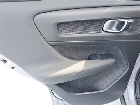 2026 Volvo XC40 B4 Plus