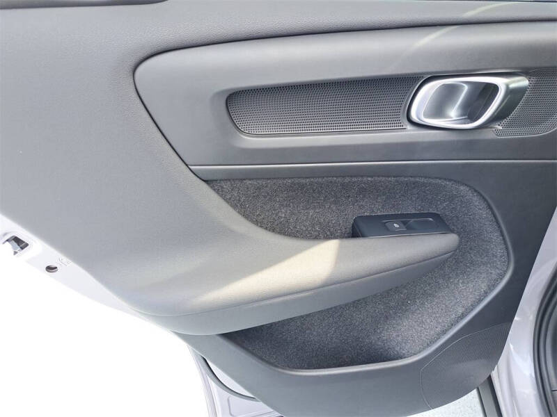 2026 Volvo XC40 B4 Plus